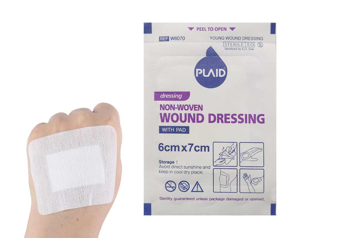 PLAID NON WOVEN WOUND DRESSING  6 CM X 7 CM 2PCS - Berlin Pharmacy